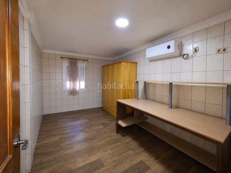 Foto ed7f895a-d511-4508-b80f-643b1b6305dd. Casa a colores - entreparques Sevilla