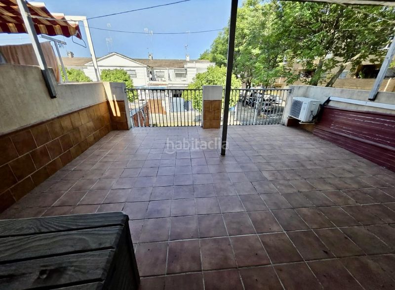 Foto f2ca3ad3-eaf8-401f-861a-7db56542ed1c. Casa a colores - entreparques Sevilla