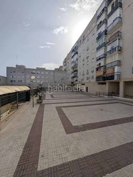 Foto 280a5487-ae0a-49ac-8ffe-5de321baa75c. Pis amb aparcament piscina a colores - entreparques Sevilla