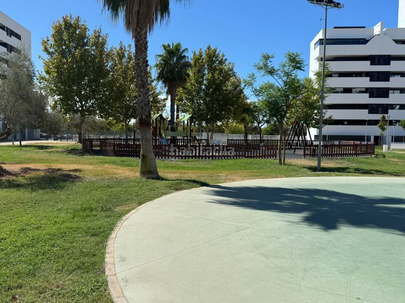 Foto 1656f975-278f-4ad6-a520-6a2e26169c76. Pis amb calefacció aparcament piscina a Torreblanca Sevilla