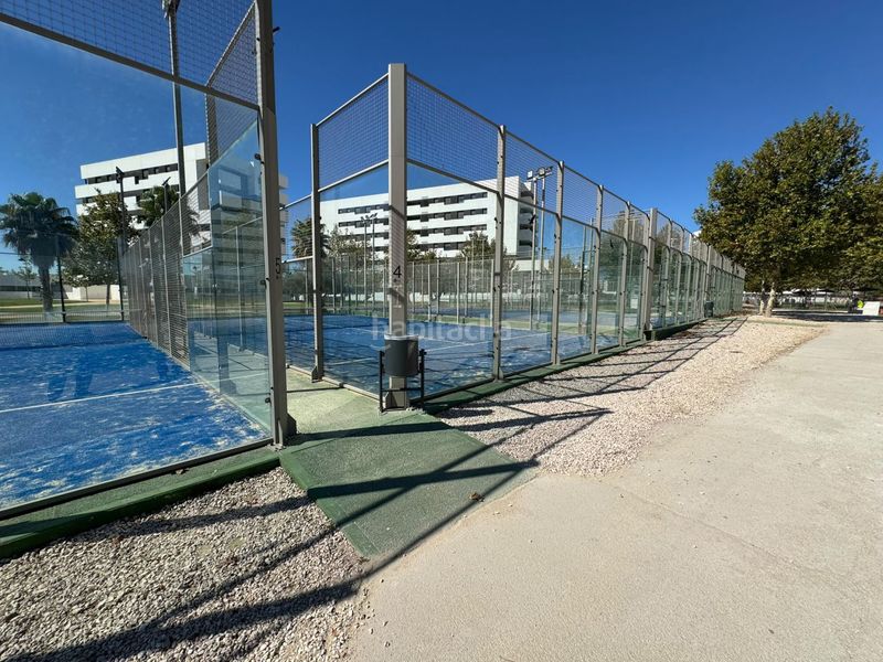 Foto 389913f1-f1f5-4341-b7d1-3d98159f97ae. Pis amb calefacció aparcament piscina a Torreblanca Sevilla
