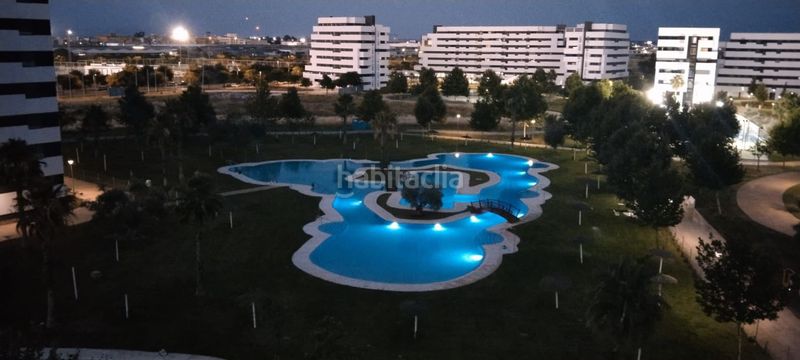 Foto bd434e48-e519-4bd5-90f2-0246c6f6d89f. Pis amb calefacció aparcament piscina a Torreblanca Sevilla