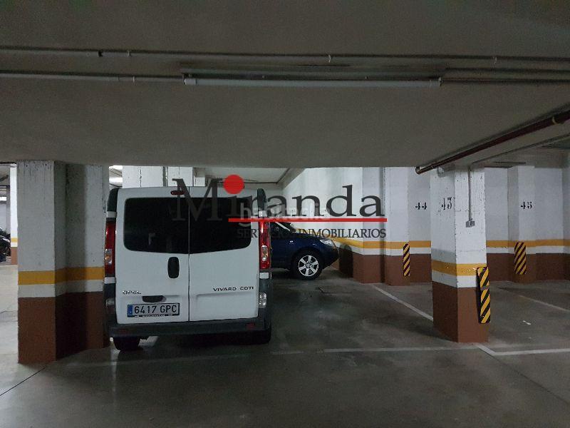 Foto c869a25f-05d0-4a9d-a8ca-9e16d1a02171. Parking coche centrico en Centro Villaviciosa de Odón