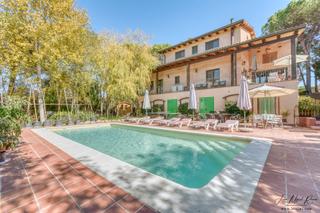Xalet  Carrer lleopard. Chalet en venta en sils con piscina y jardín con posibilidad de