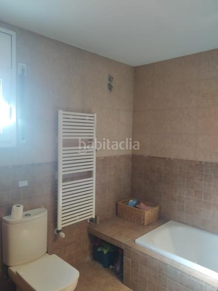 Foto 4775d9a1-4ee5-4524-9b13-ddf2fe8e6c83. Casa a schiera con riscaldamento parcheggio in Eixample Residencial Escala (L´)