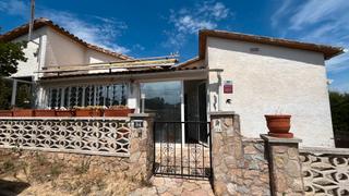 Maison jumelée  Carrer de can darder. Casa adosada en venta en llagostera