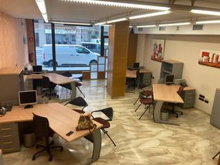 Local Comercial  Carrer príncep de viana. Local en venta en portal de magdalena-estació