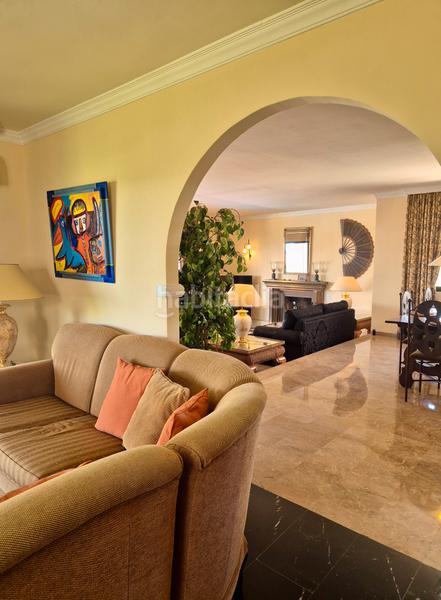 Foto 1cf90cab-e200-411d-8c8b-f31cd860b731. Casa villa del carmen en la la campana, : elegancia atemporal con impresionantes vistas al mar en Marbella