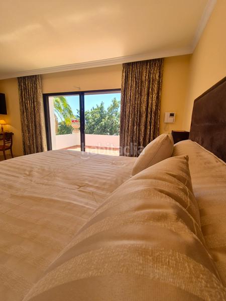 Foto c68d170d-6671-4eb5-af14-dc16867aedc9. Casa villa del carmen en la la campana, : elegancia atemporal con impresionantes vistas al mar en Marbella
