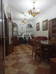 Casa  Madrid. Amplia casa en zona estación