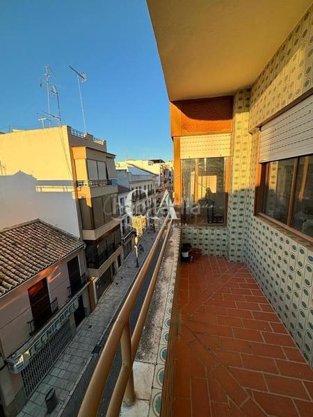 Foto 3dcc0c2b-2b98-4611-8ff4-76b040696e37. Piso  grande céntrico en Puente Genil