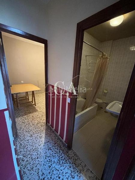 Foto c1b98c38-a51a-4496-a305-978d12defbfb. Piso  grande céntrico en Puente Genil