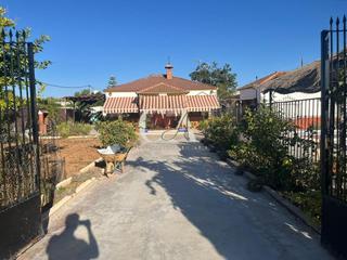 Casa  Los arenales. Espectacular chalet con piscina