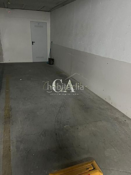 Foto 35cd9b0c-05a1-4931-a26d-d7e141e964bf. Aparcament cotxe a Puente Genil