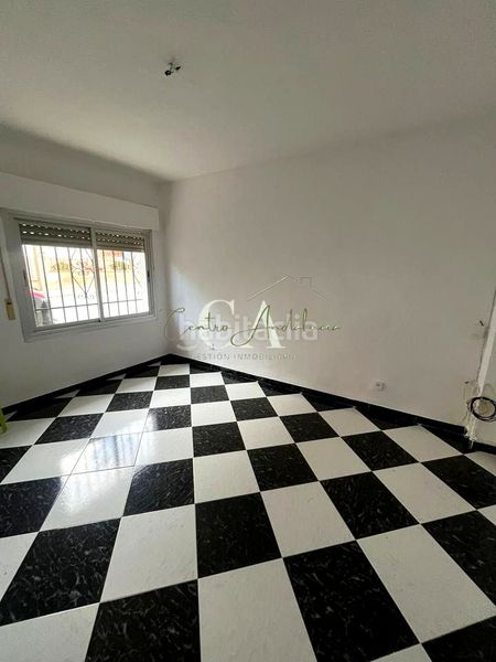 Foto 3a8c6ad2-1554-4825-b184-4db4eecc1db2. Casa amb aparcament a jardín Lucena Lucena
