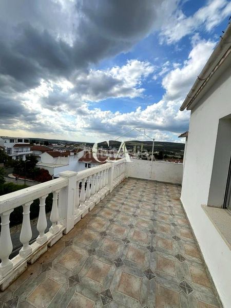 Foto 44bd1777-a3d7-4493-8fc1-c0ec030bb64d. Casa amb aparcament a jardín Lucena Lucena