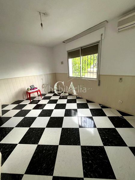 Foto 7c602afd-9a76-49ed-8fbd-19c0e3d21fc8. Casa amb aparcament a jardín Lucena Lucena