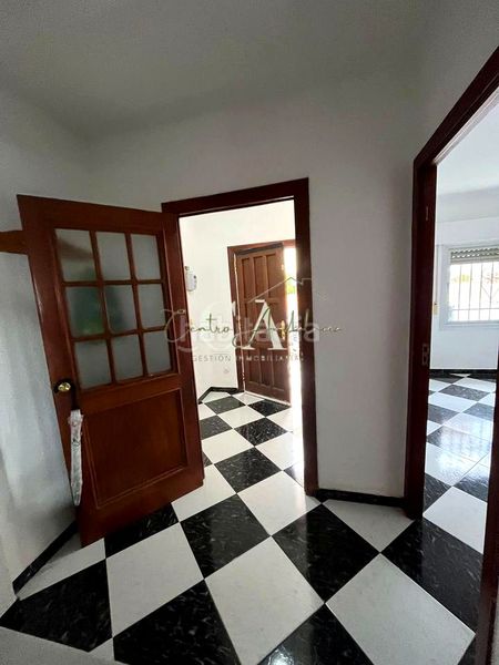Foto dee73d8c-8a0b-4d0b-92c4-375a3a806ffa. Casa amb aparcament a jardín Lucena Lucena