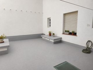 Pis a Centro Ciudad. Amplio piso con patio en calle ancha