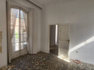 Casa  Real. Inmueble singular en calle real