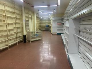 Local Comercial a El Perchel. Amplio local en calle céntrica y comercial