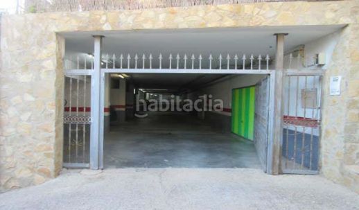 Foto 17f9b3f8-c50a-49e9-b94a-6ee09de26740. Aparcament cotxe a El Bosque Chiva