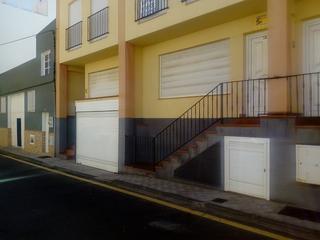 Aparcament cotxe  Primavera. Solvia inmobiliaria  garaje santa cruz de tenerife