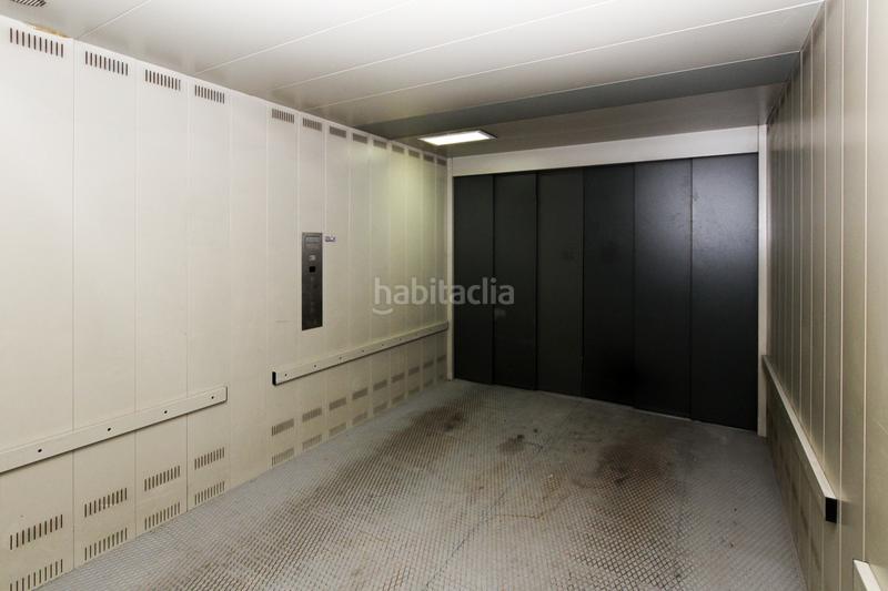Foto 0c41adb4-f61c-4999-8046-29119194a5c0. Aparcament cotxe a Cheste