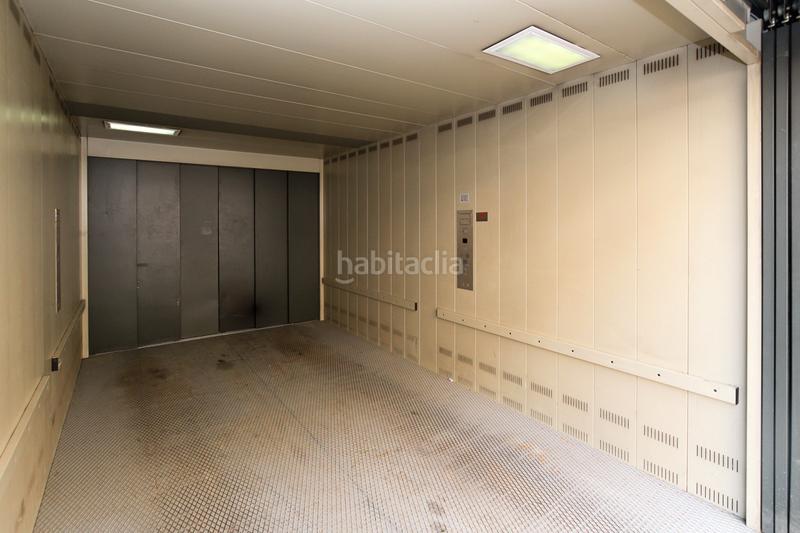 Foto bf9479c8-8df8-44b3-bf2f-a405b88af8b7. Aparcament cotxe a Cheste