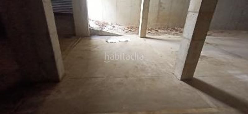 Foto aa899f3c-465d-4751-ba9c-41cec8c3a4a2. Aparcament cotxe a Roca del Vallès (La)