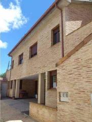 Casa aparellada  Pinseque. Solvia inmobiliaria  chalet adosado zaragoza