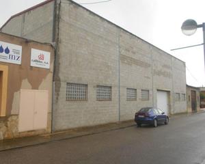 Nau industrial  Antoni gaudi. Solvia inmobiliaria  nave industrial vallfogona de balaguer