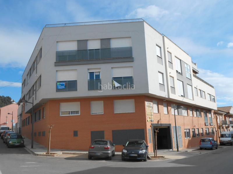 Foto 8ef0bbaf-8fa9-4ae8-9e88-7d87796aeb4c. Aparcament cotxe a Turís