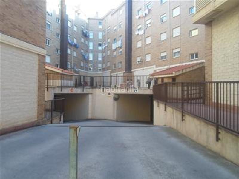 Foto a073a967-02d6-480c-abe4-ebb3cd66b327. Aparcament cotxe a Lardero