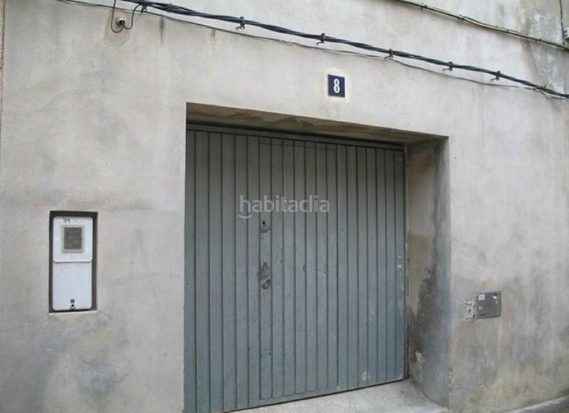 Foto ba7fe042-0b53-4c08-bceb-723817e3557f. Aparcament cotxe a Carcaixent