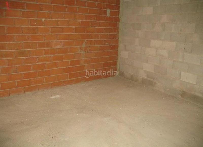 Foto bcf0866e-c71d-4a72-9d77-48bf2025aae7. Aparcament cotxe a Carcaixent