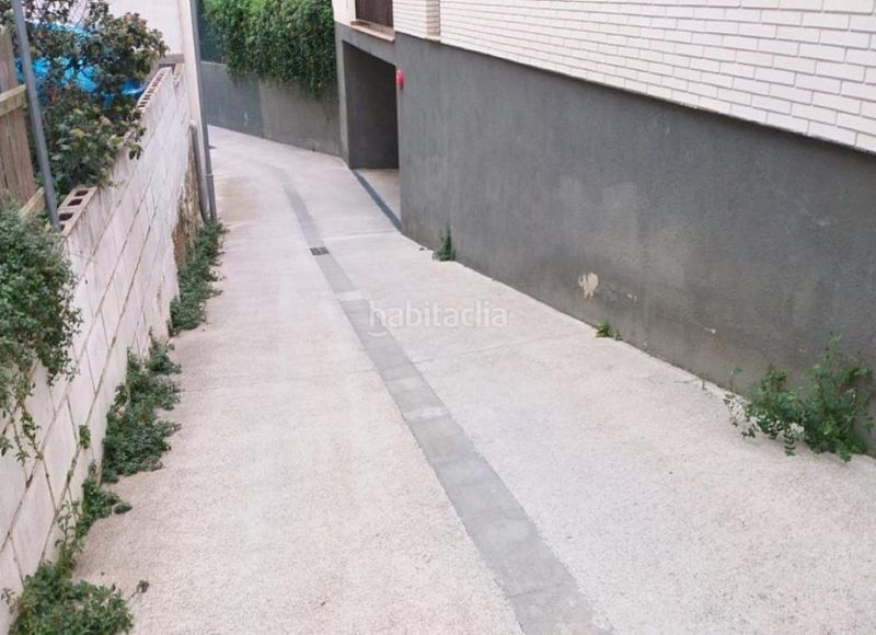 Foto 01d19433-67cf-4f69-a4d7-53b4dc9d68b9. Aparcament cotxe a Sant Feliu de Codines