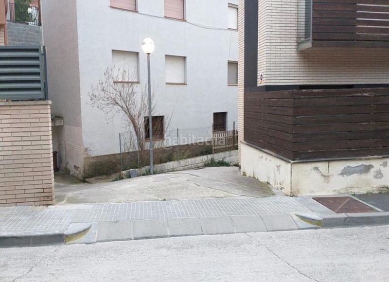 Foto e248507e-fbfc-4002-a8d9-70b90317b87d. Aparcament cotxe a Sant Feliu de Codines