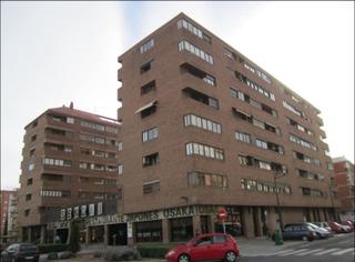 Aparcament cotxe  C/ monestir de poblet. Solvia inmobiliaria  garaje valencia