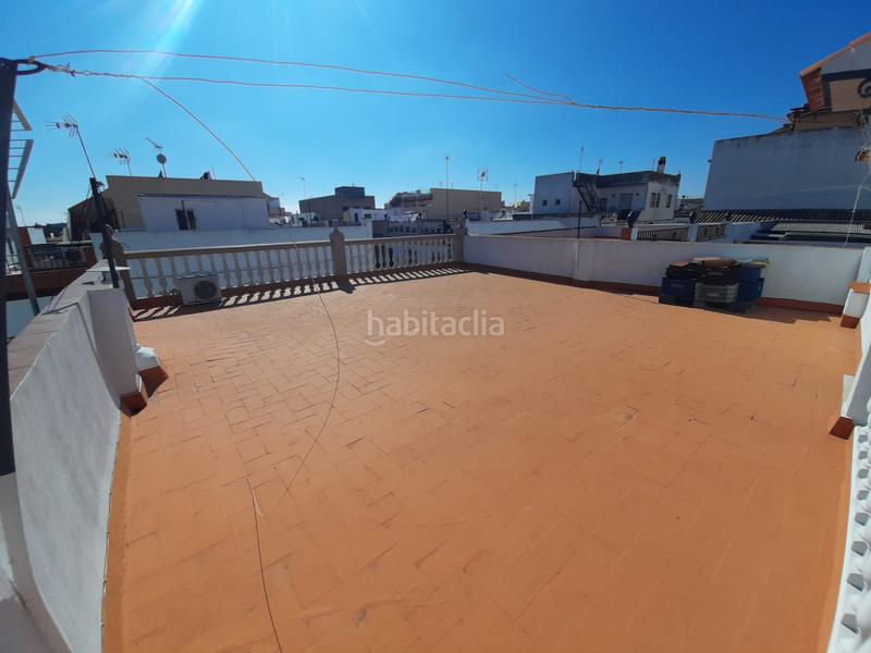 Foto ac975b15-b827-48d8-87fe-271a33b4afc0. Casa bifamiliare in Centro Bormujos