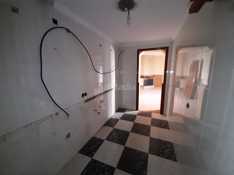 Foto f74f34a2-213a-4bff-bc3a-e2c23af10673. Casa bifamiliare in Centro Bormujos