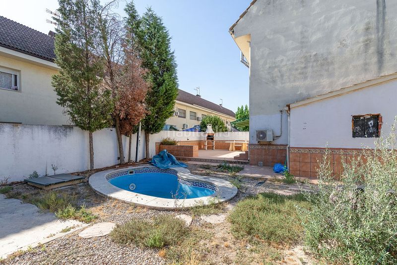 Foto 00fb2c33-a45f-4b6f-8e17-d96a6e592cb7. Casa aparellada amb piscina a Yuncler