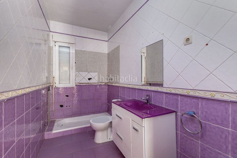 Foto 1ae45b7f-ecf9-4eb3-a747-43aa7582962a. Casa aparellada amb piscina a Yuncler