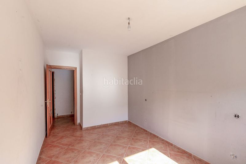 Foto 1b10b36c-08e6-48a1-a02a-b6552f8a43a2. Casa aparellada amb piscina a Yuncler