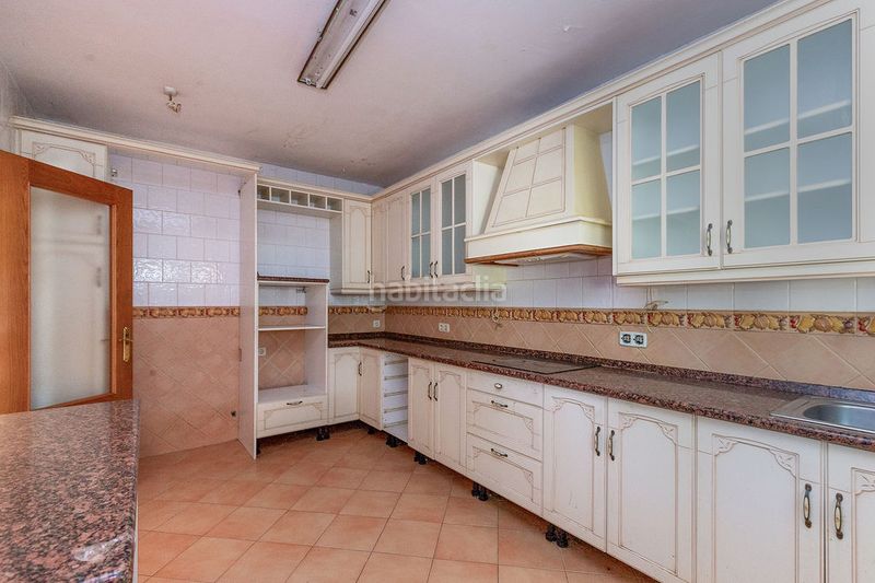 Foto 5894594f-80f4-4b0b-9fd0-0c68b2e166d5. Casa aparellada amb piscina a Yuncler