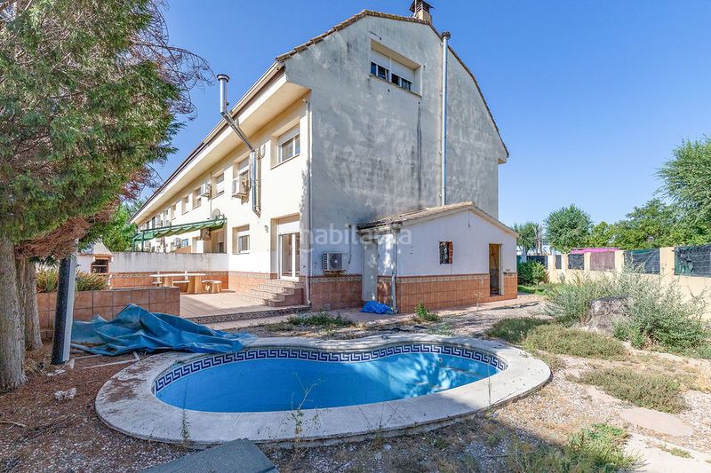 Foto 8e43c12b-c2a4-4293-9589-3bbd66e5a797. Casa aparellada amb piscina a Yuncler
