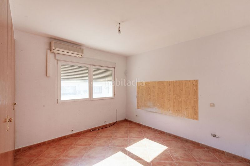 Foto 8ebeb574-6ea3-4329-b40c-05d9fea9b21d. Casa aparellada amb piscina a Yuncler