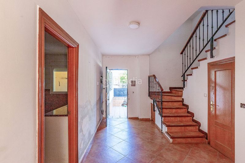 Foto b4d2ec21-0eac-4832-8761-9df2880c16a7. Casa aparellada amb piscina a Yuncler