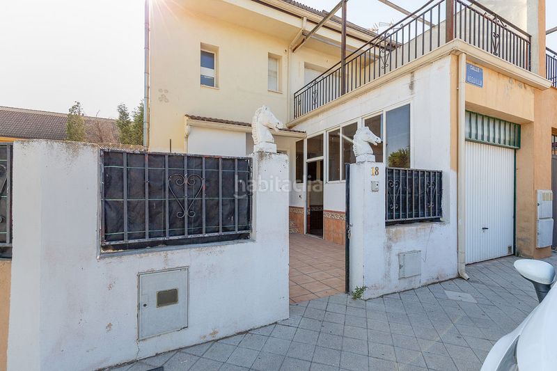 Foto ca789bdb-2b56-4d70-a1ac-e6415cbaeb7a. Casa aparellada amb piscina a Yuncler