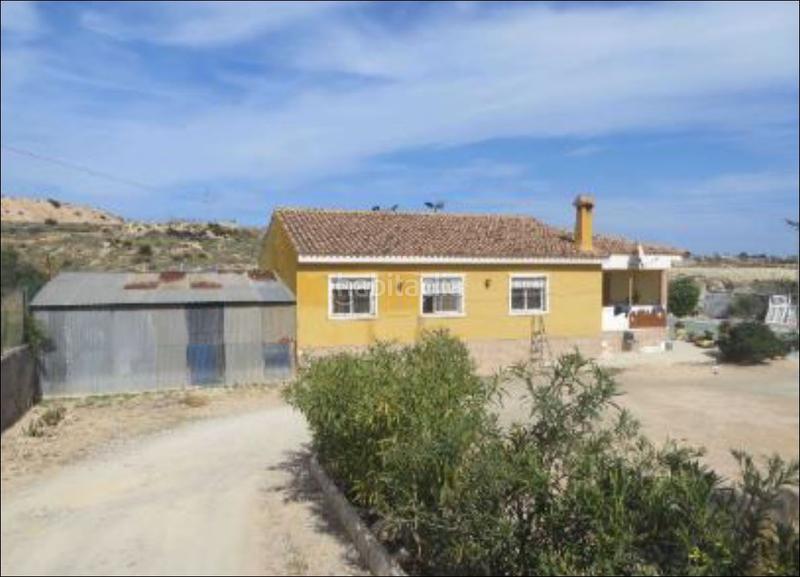 Foto 0984fb87-ee5b-4ba2-9e2c-c9df6dadcbe0. Chalet in Peña de las Águilas Elche / Elx
